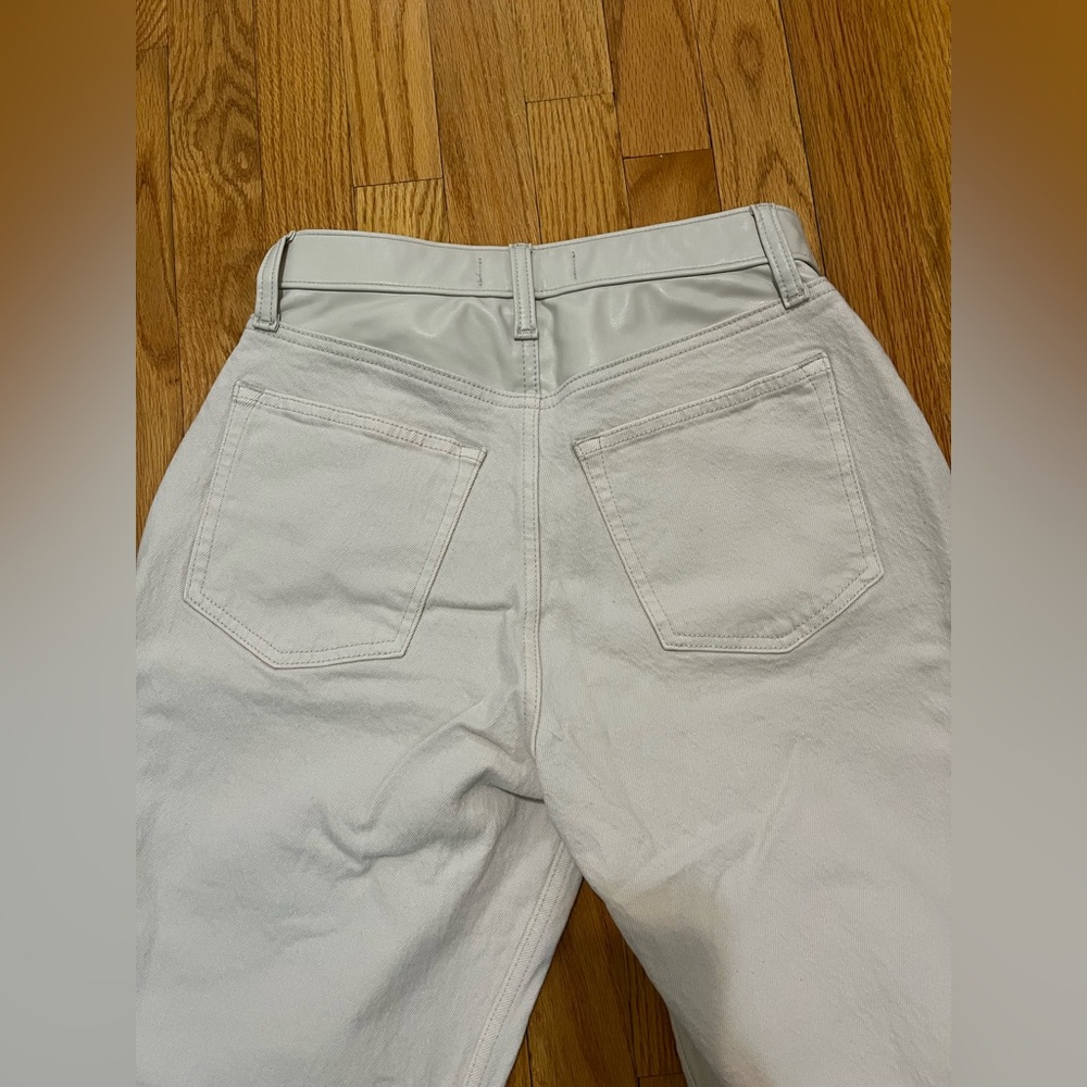 Abercrombie 90s Relaxed High Rise jean in stone with mixed leather top - Picture 6 of 6